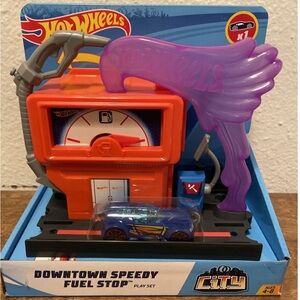 NEW| Hot Wheels City Downtown Speedy Fuel Stop Play Set Plus Car New In